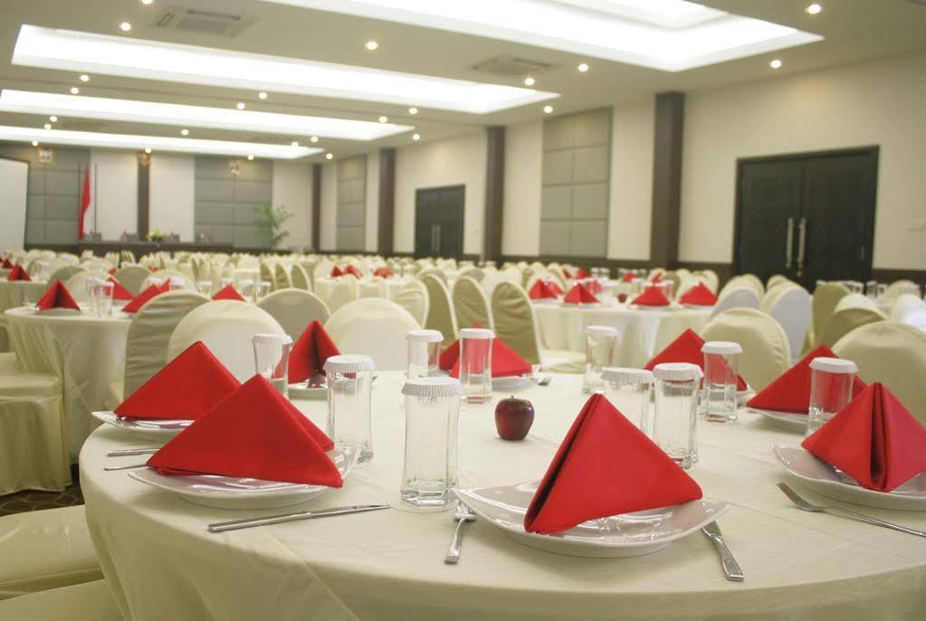 Solaris Hotel Malang Kültér fotó